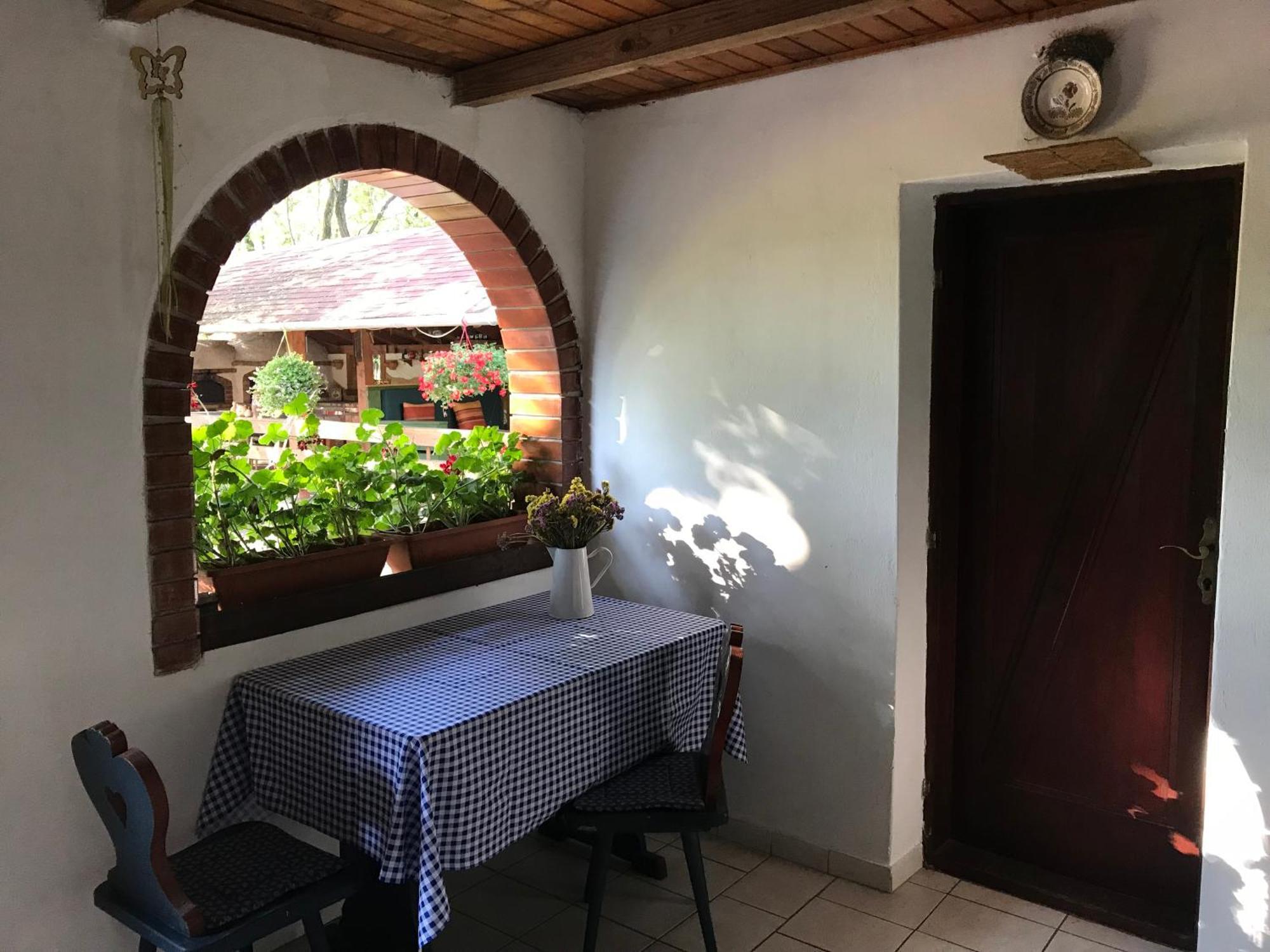 Tornacos Tanya Vendeghaz*** Es Gasztroporta Aparthotel Kiskunmajsa Exteriör bild